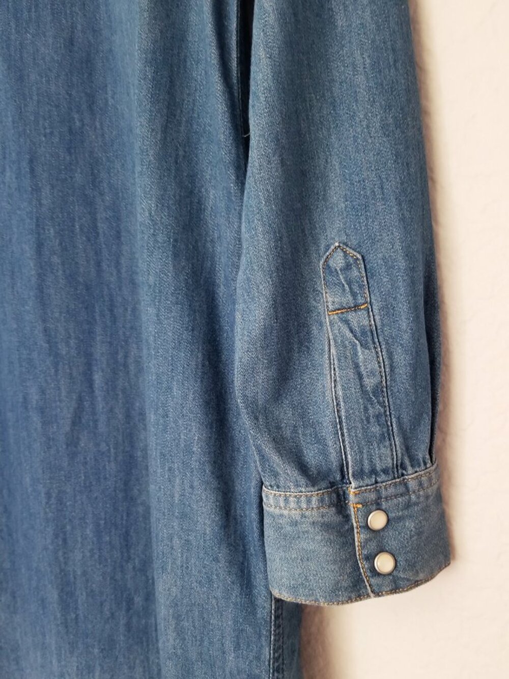Levi's Chambray Denim Blue Shirt Dress M Western Snap Button Red Tab 100% Cotton - Picture 4 of 15